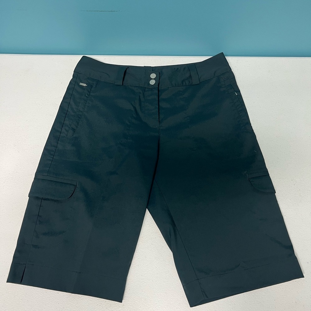 Nike women's golf shorts size 6. Navy blue.